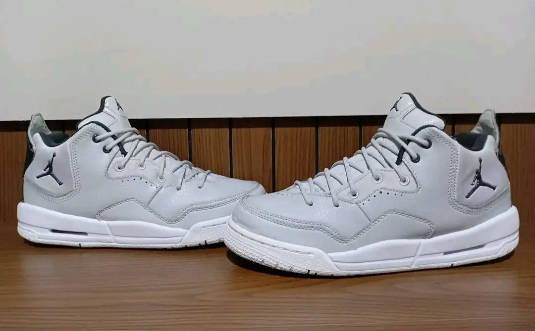 Jordan Baskets blanches classiques 4