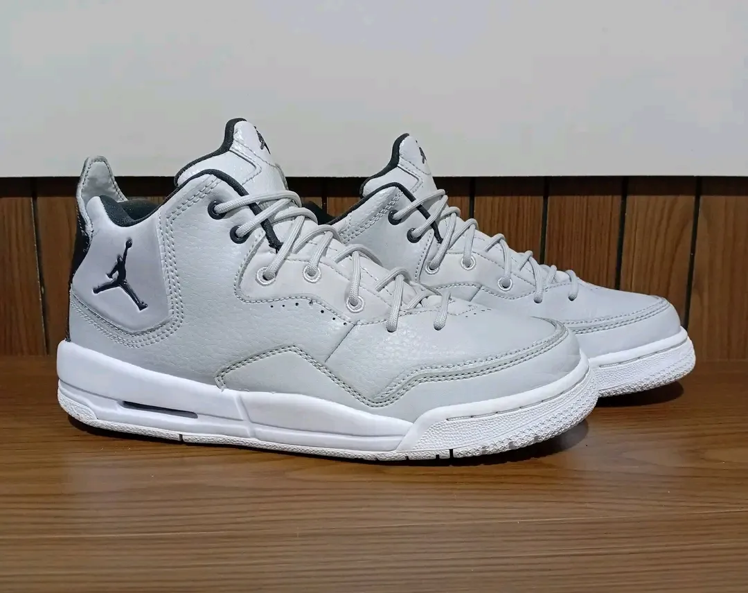 Jordan Baskets blanches classiques 3