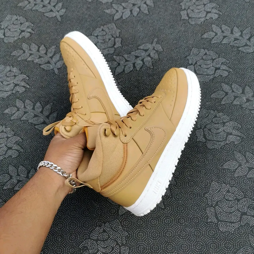 Nike Baskets Montantes Beige Blanc 3