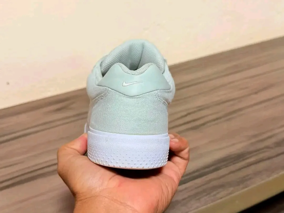 Nike Court Borough Low blanc cassé 3