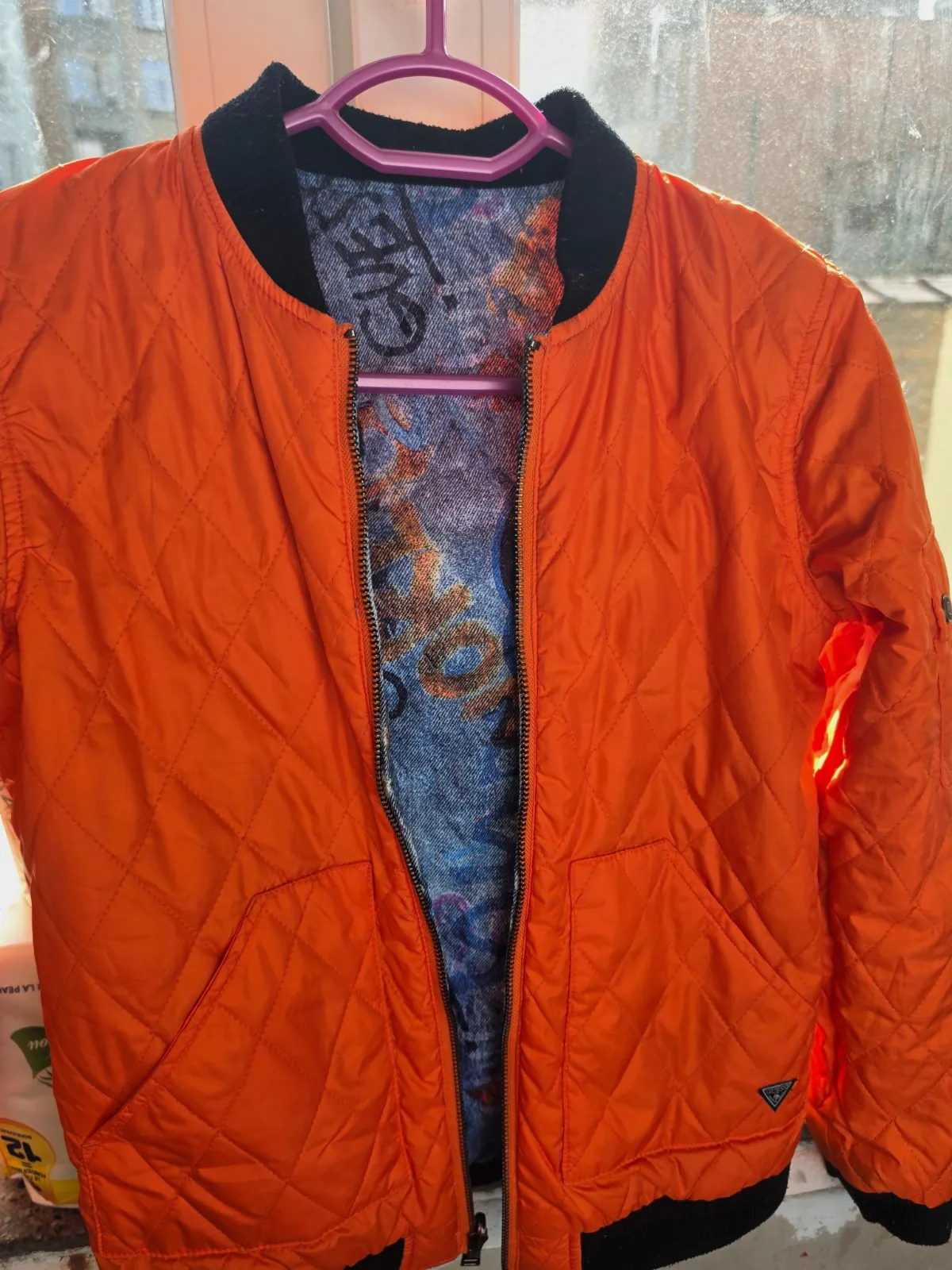 veste double face Guess imprimé graffiti bleu et noir – Guess – taille S 6