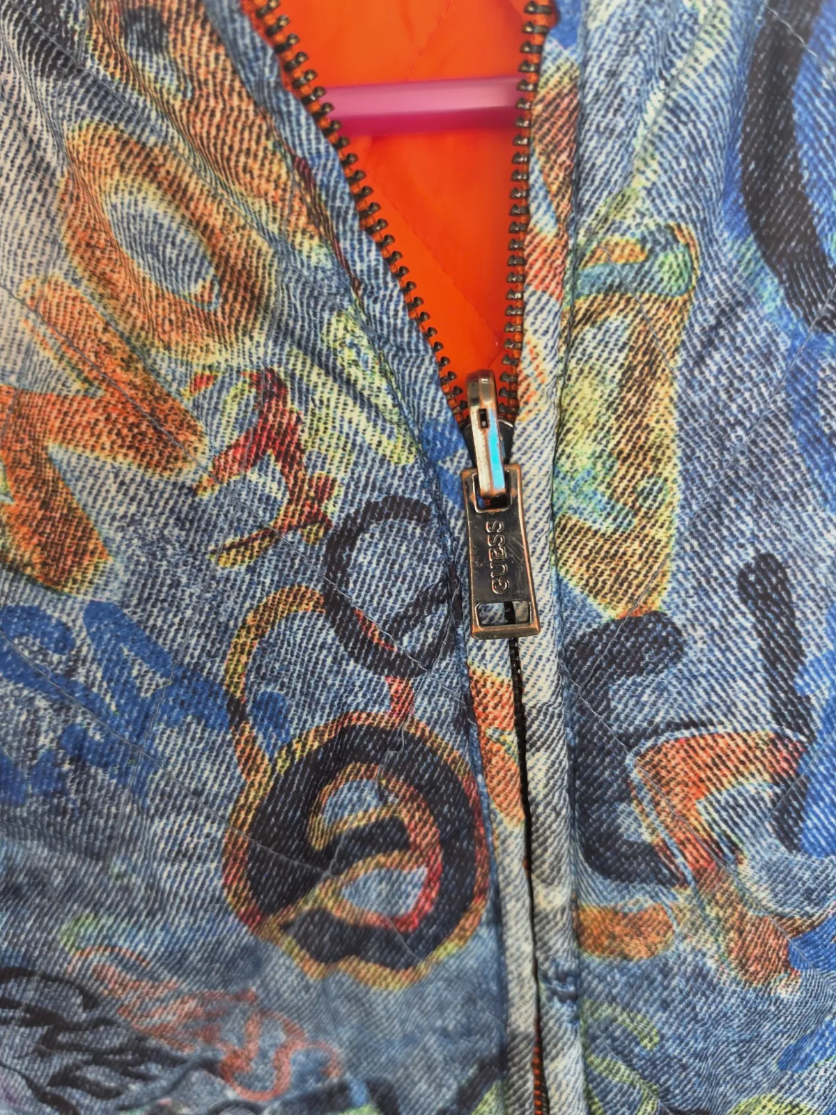 veste double face Guess imprimé graffiti bleu et noir – Guess – taille S 2