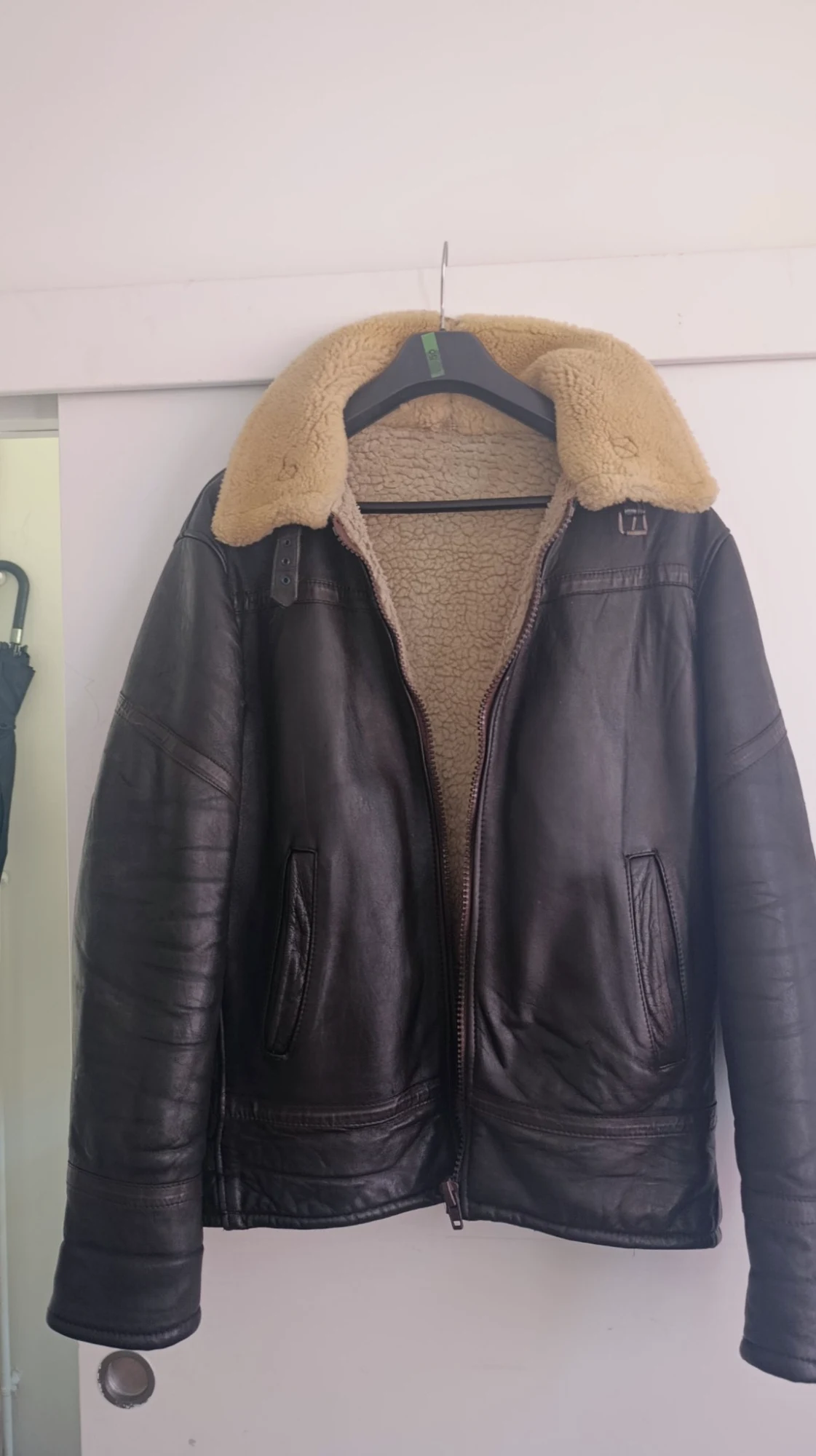 Blouson bombardier en cuir marron et mouton