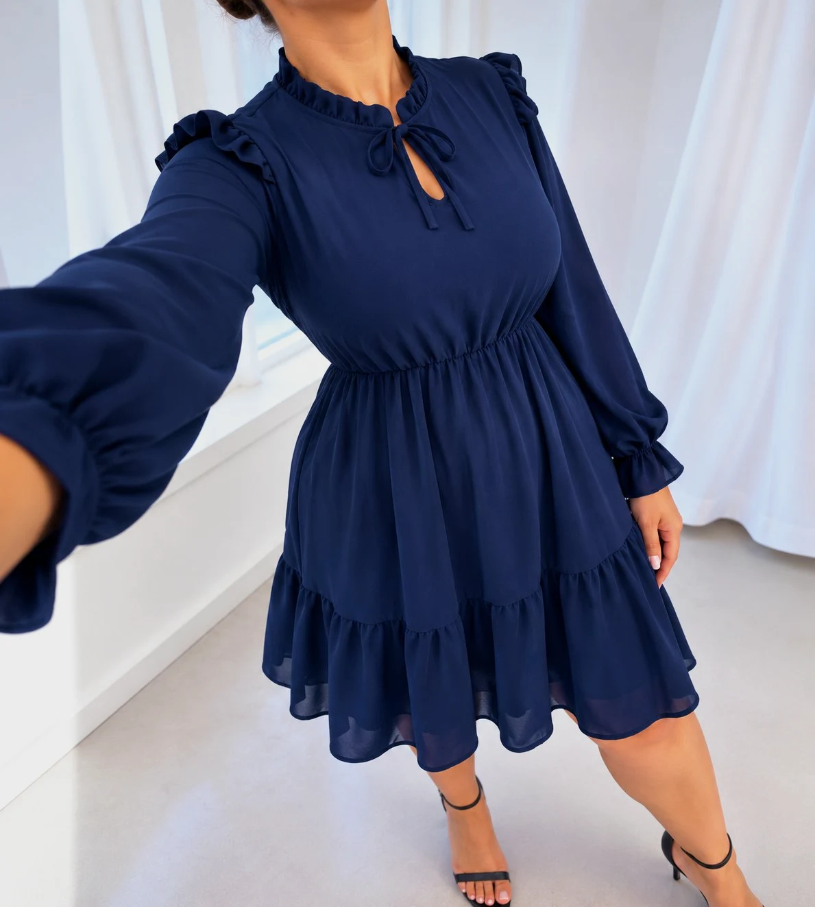 Robe fluide bleu marine taille 54 détails romantiques froufrou Jolie Miette 💐