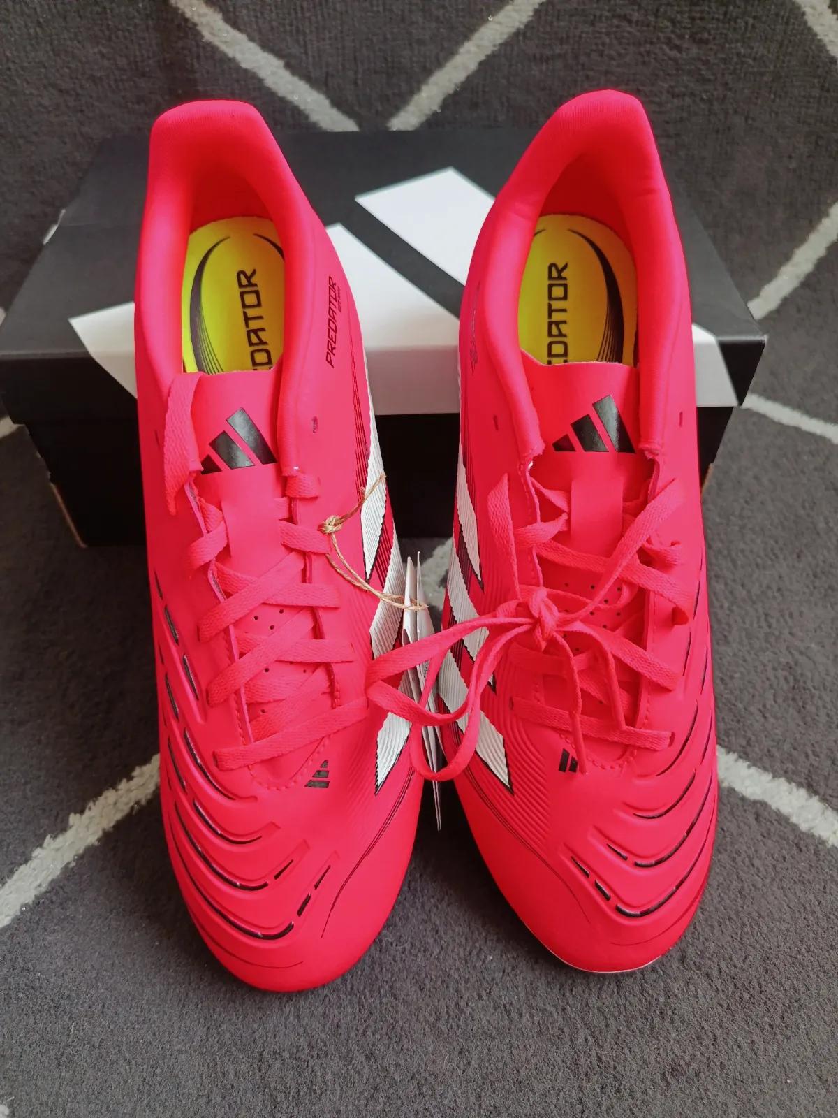 Chaussures de football Adidas Predator rouge
