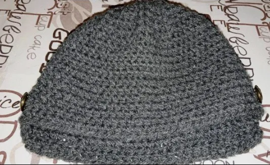 Bonnet en maille gris chiné avec bouton doré style marin – Sans marque 3