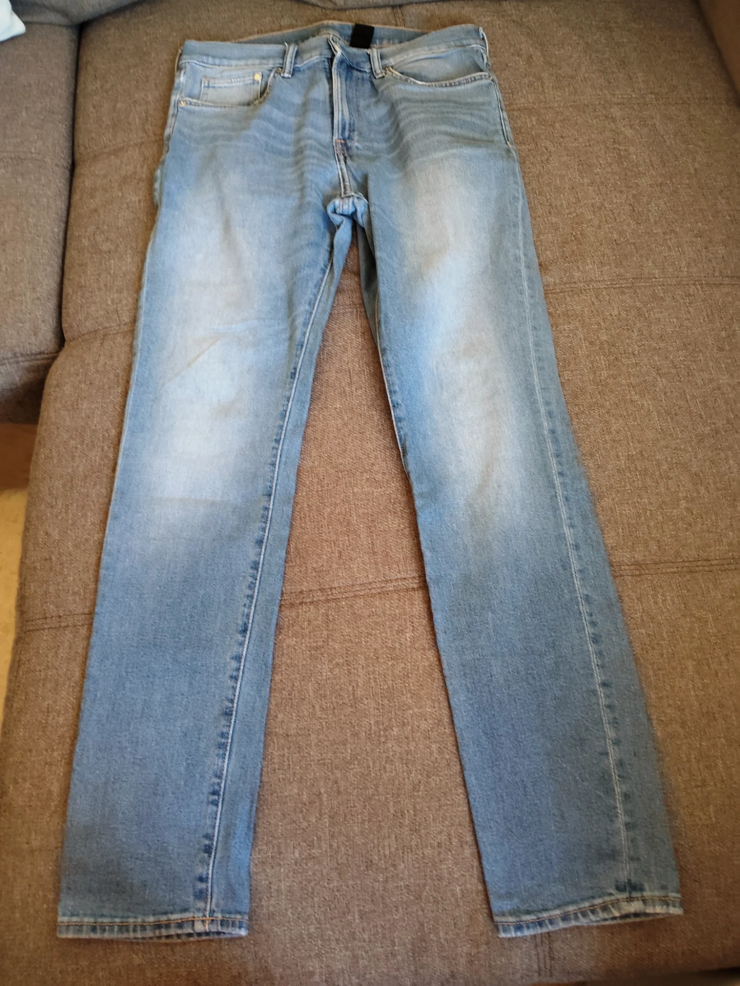Jean bleu délavé coupe droite