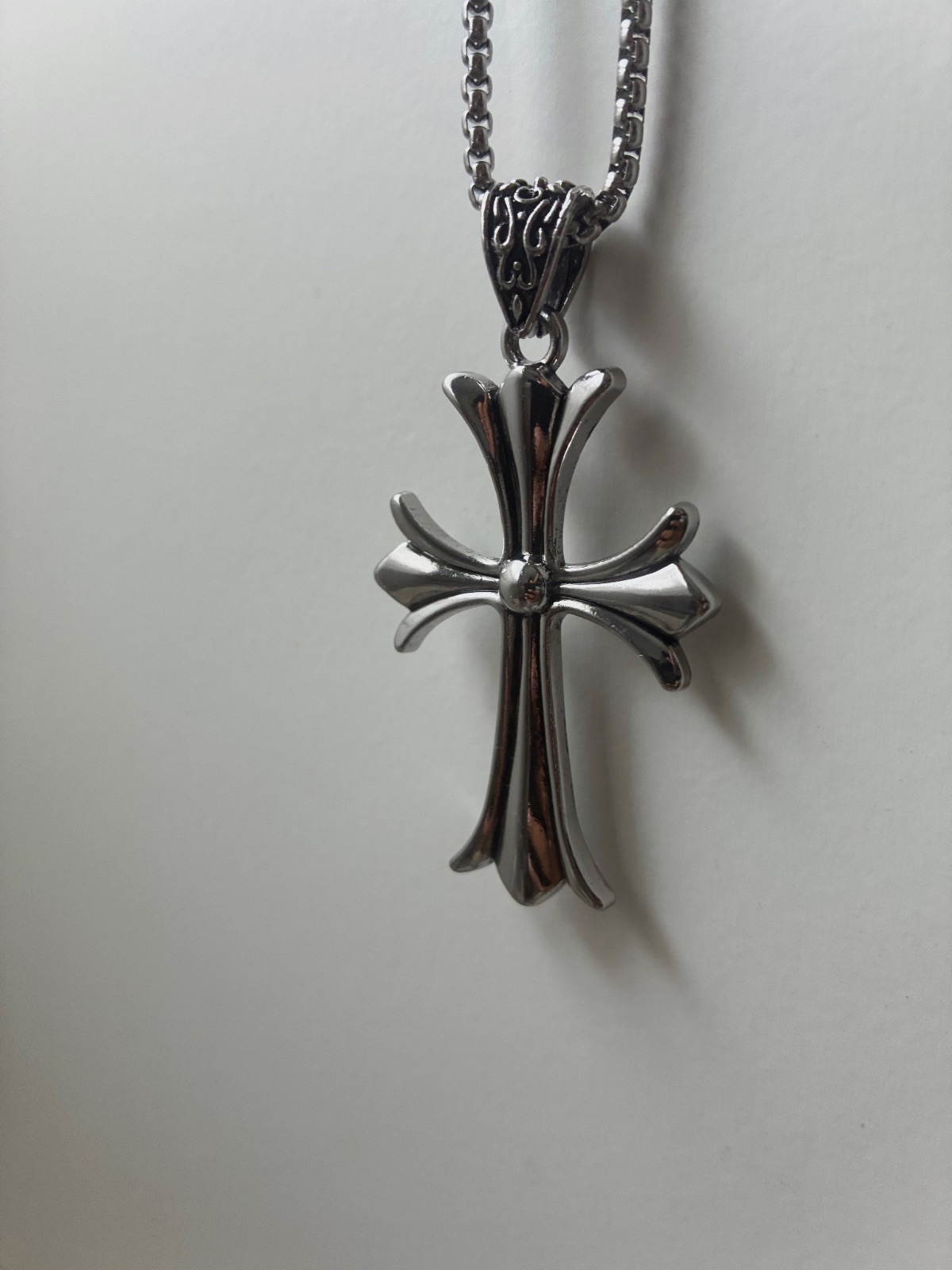 Collier pendentif croix gothique argenté – Chrome – taille Taille unique 5