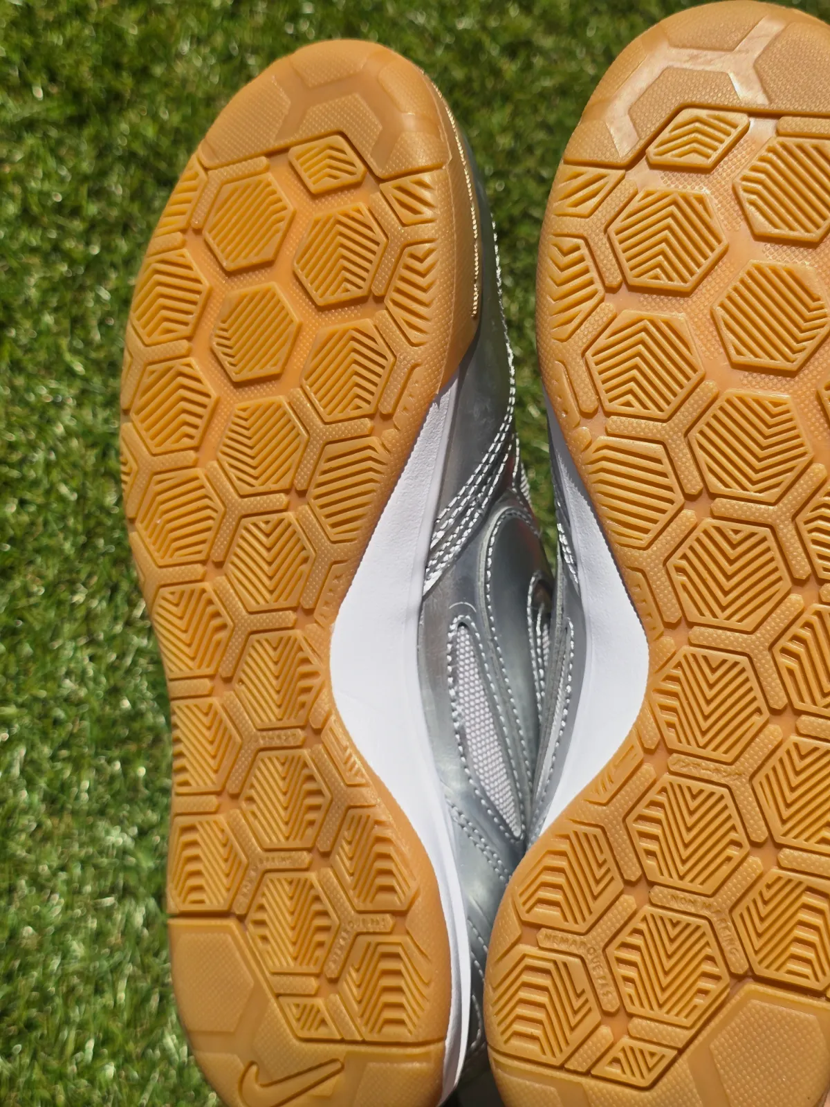 Nike Gato LV8 Metallic Silver Sneakers Size 36 – Nike – taille UK 4 9