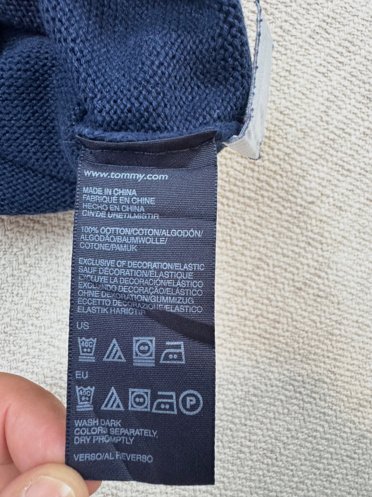 Pull bleu marine Tommy Hilfiger à grand H taille M  – Tommy Hilfiger – taille M 9