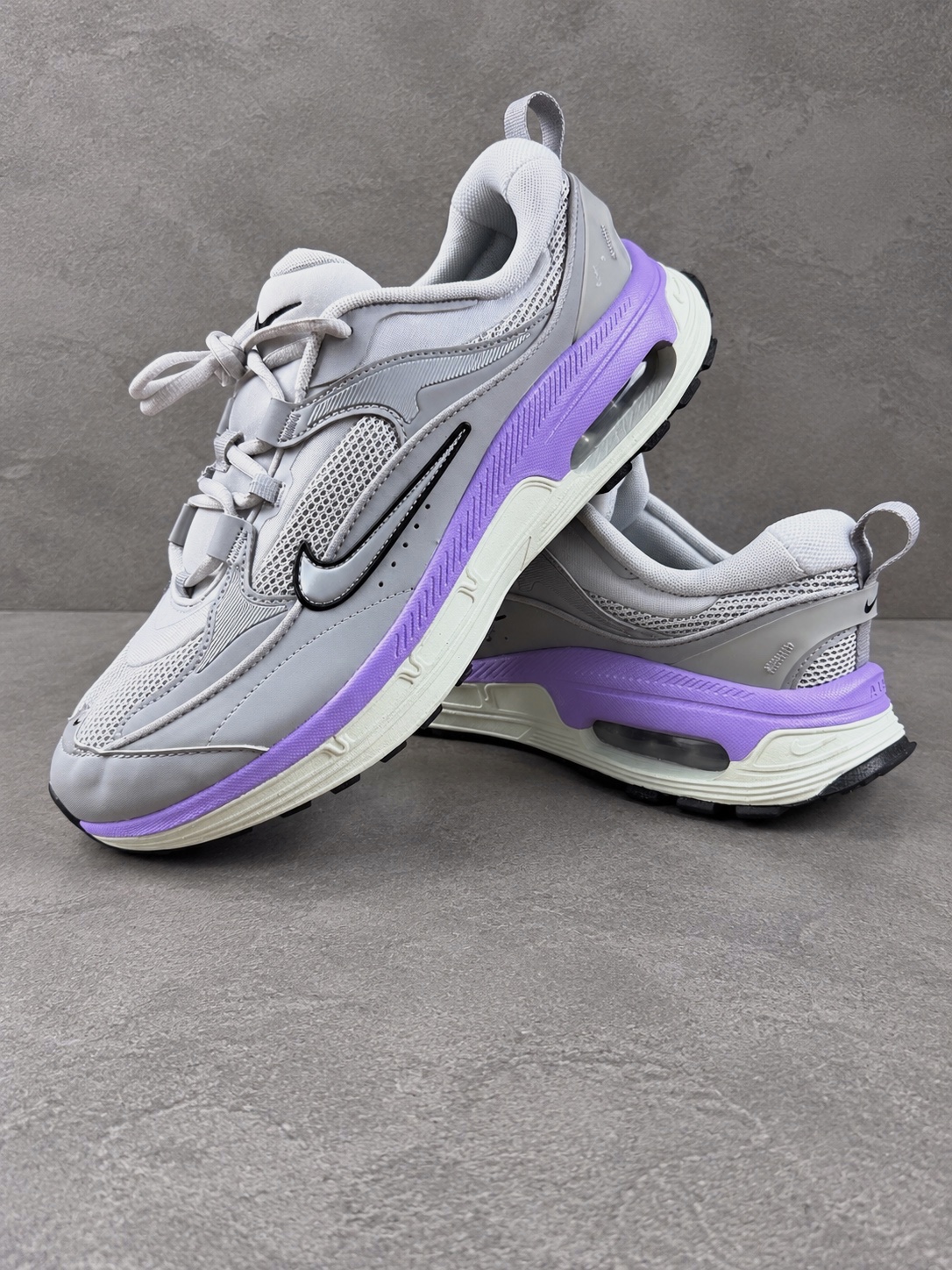 Baskets Nike Air Max Bliss grises et violines T 44.5
