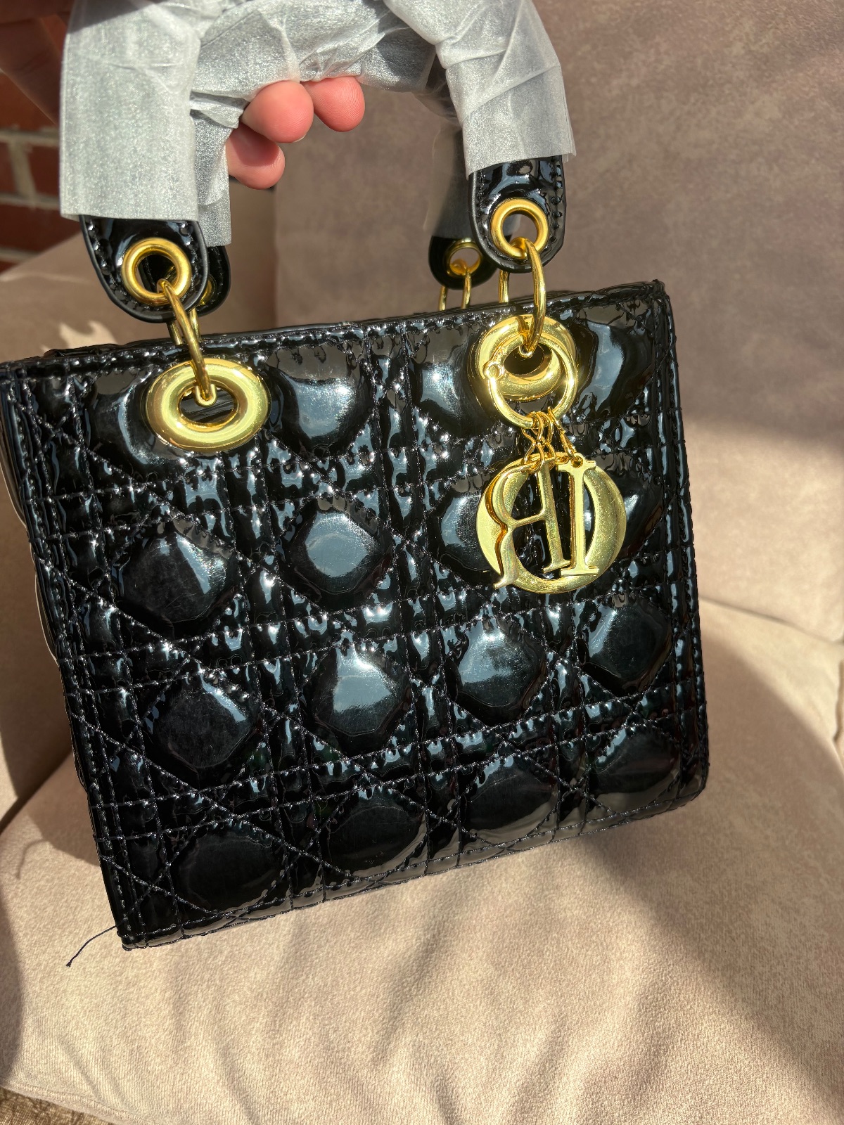 Sac Lady Dior noir vernis chaînes dorées 2
