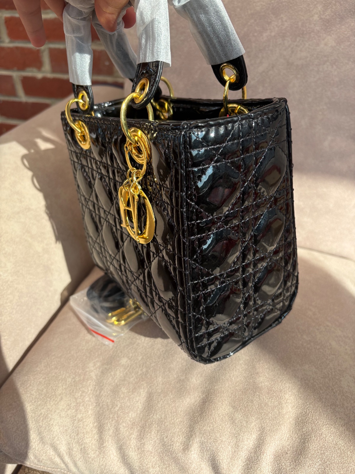 Sac Lady Dior noir vernis chaînes dorées 4