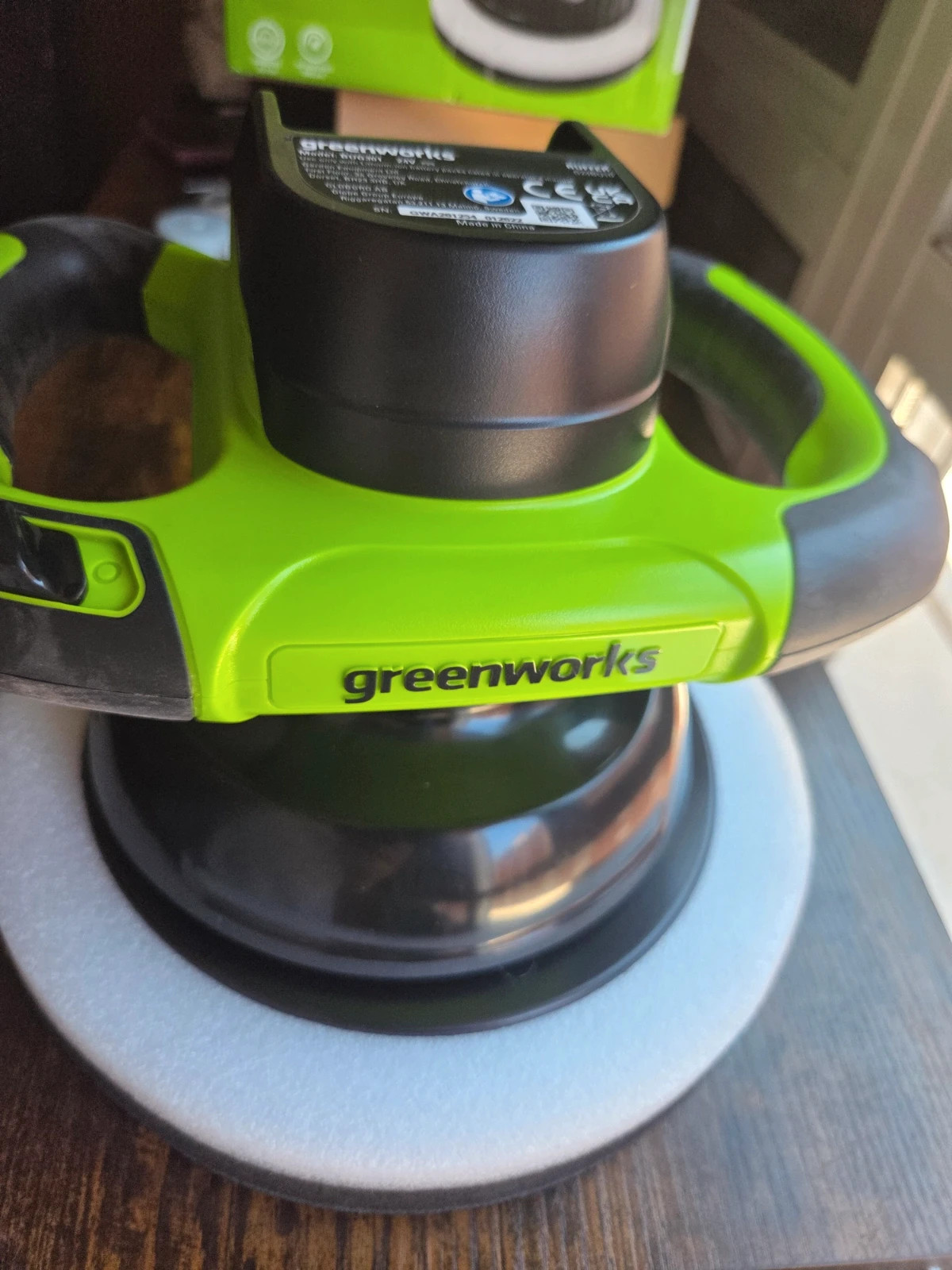 Pulidora Greenworks 24V inalámbrica 25,4 cm / 10"- Nueva – Greenworks 3