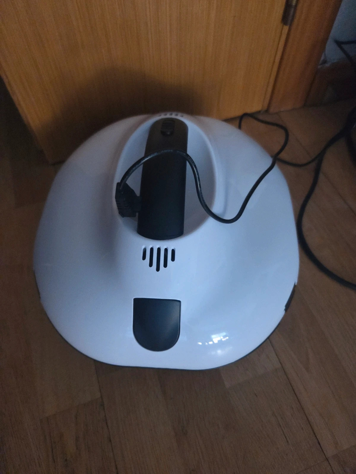 Robot limpiafondos inalámbrico para piscina PC2332 – Blossom 2