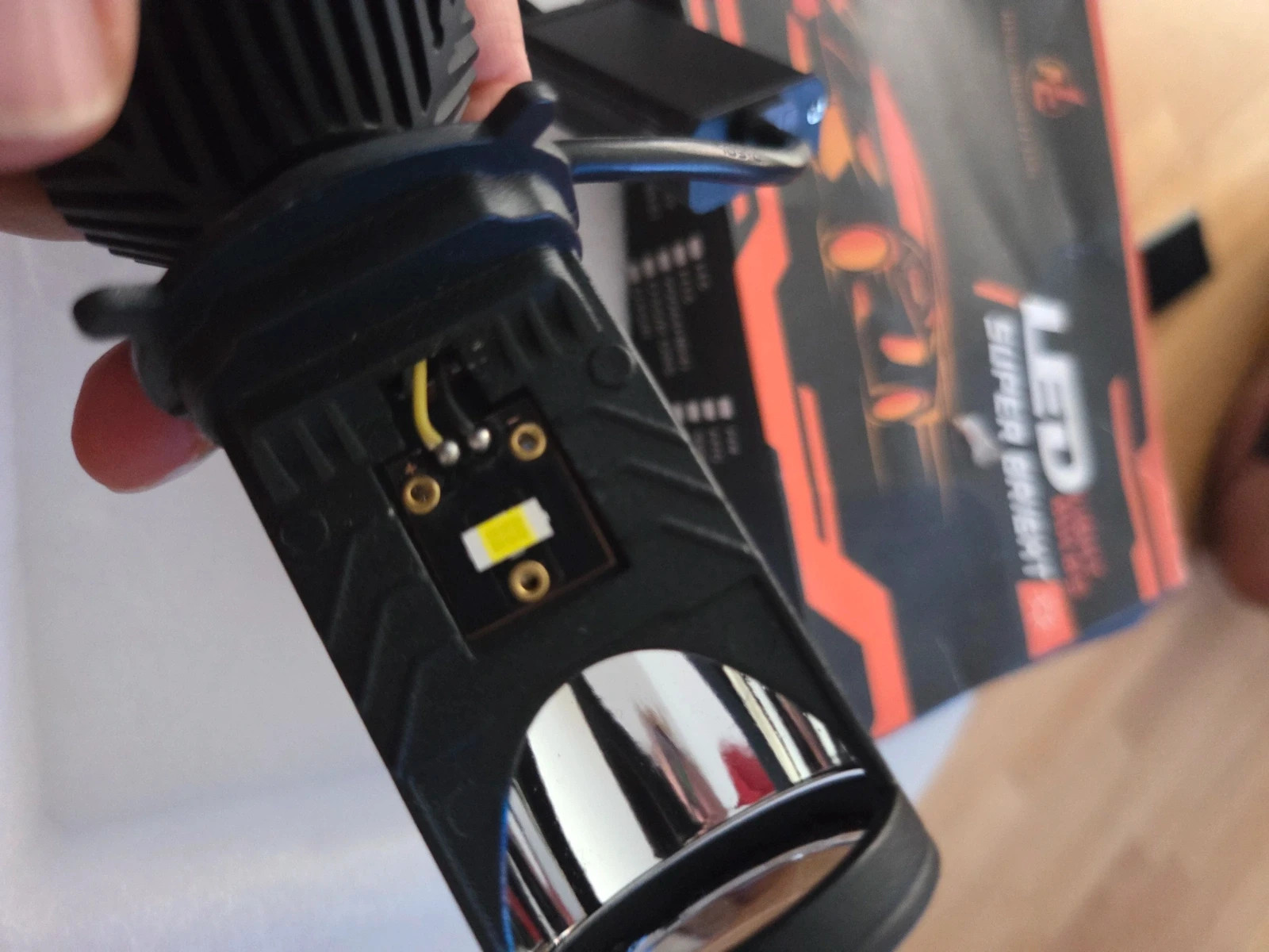 Bombilla LED H4 con Mini Lupa / Proyector (Coche / Moto) - 1 Ud. – Universal 2