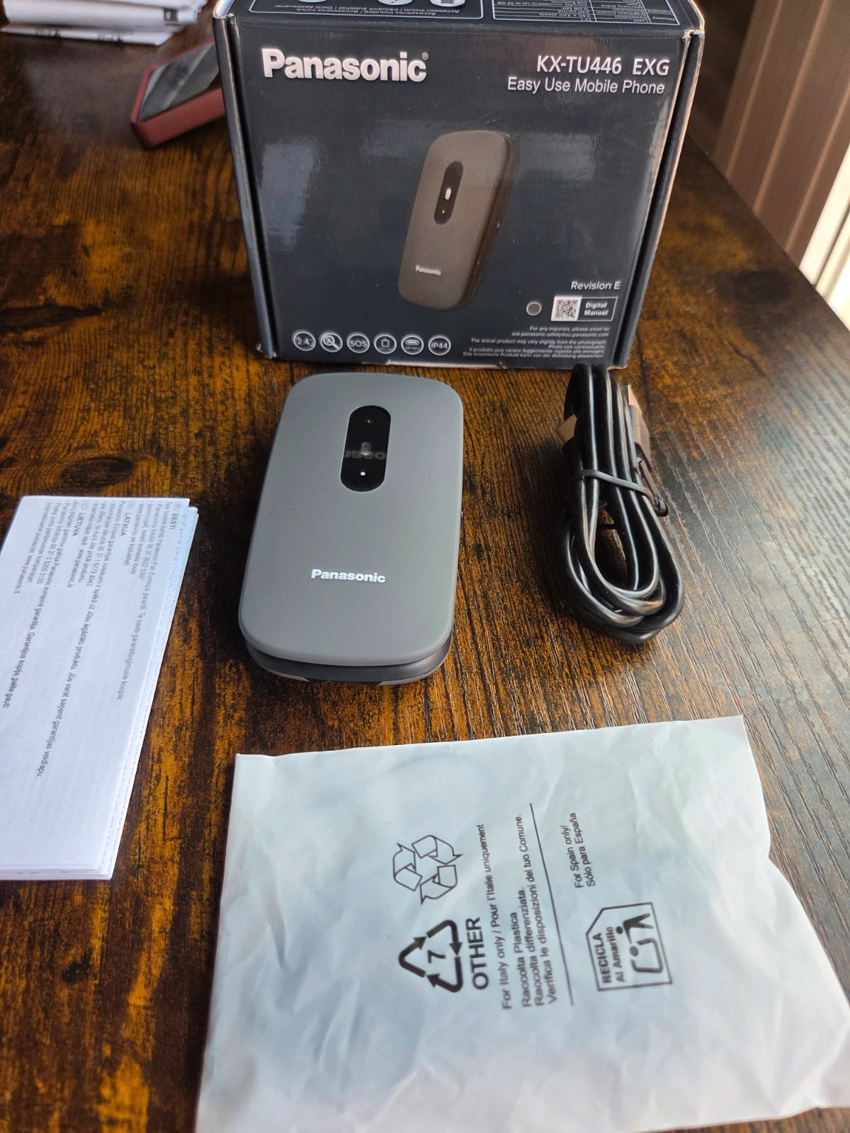 Móvil Panasonic KX-TU446 EXG Nuevo a Estrenar (Cámara, Botón SOS, Teclas Grandes) – Panasonic 2
