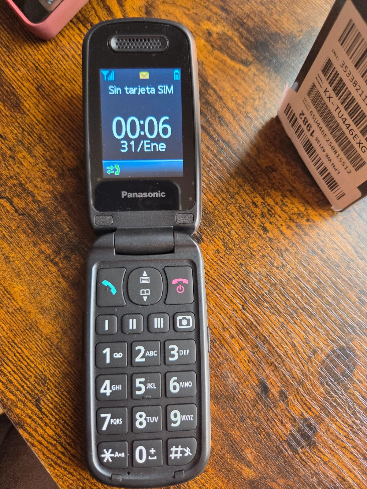 Móvil Panasonic KX-TU446 EXG Nuevo a Estrenar (Cámara, Botón SOS, Teclas Grandes)