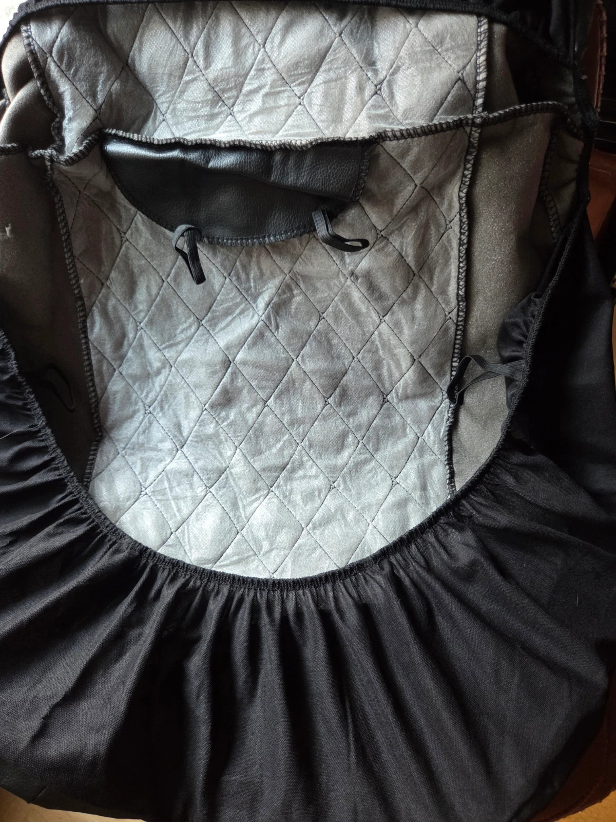 Funda de asiento acolchada en polipiel negra (diseño rombos)Nueva sin etiqueta – Universal 3