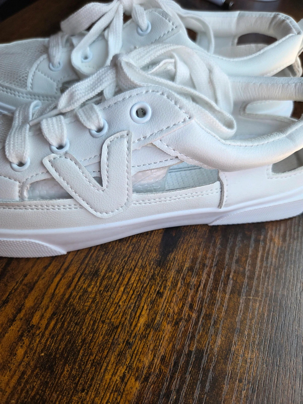 Zapatillas / Sneakers blancas caladas de verano (Plantilla 24 cm)
