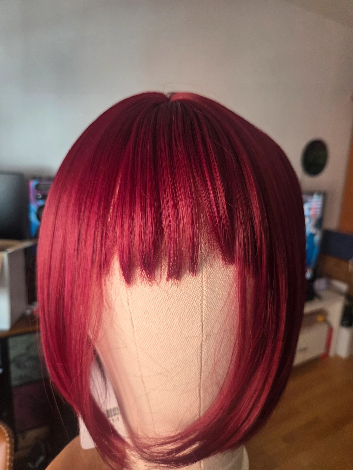 Peluca corta estilo Bob con flequillo – Color burdeos / vino (Nueva con accesorios) – topshe 2