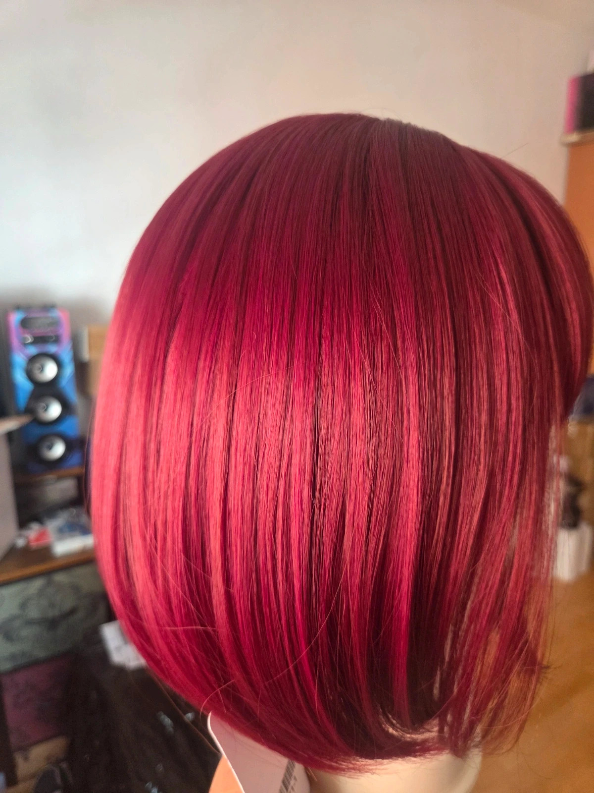 Peluca corta estilo Bob con flequillo – Color burdeos / vino (Nueva con accesorios) – topshe