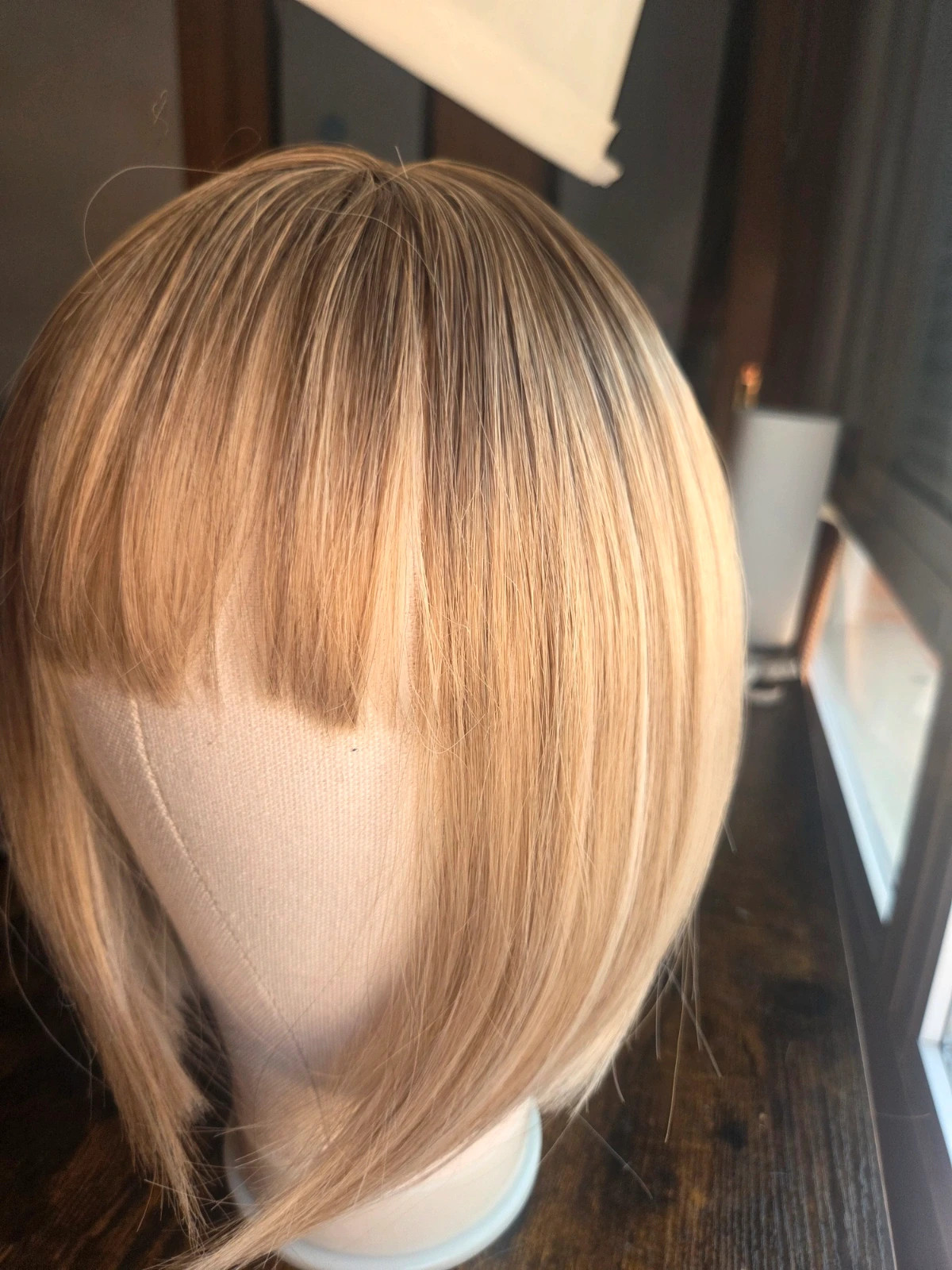 Peluca corta Bob rubia ceniza con flequillo – Topshe (Nueva con accesorios) – topshe 2