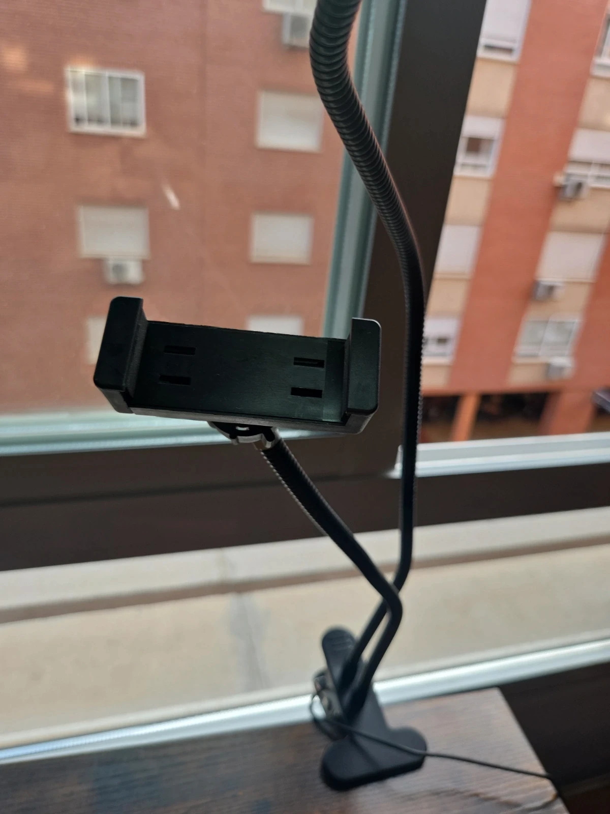 Aro de Luz LED Grundig Ø9cm con Soporte Móvil y Pinza de Mesa – Grundig 2