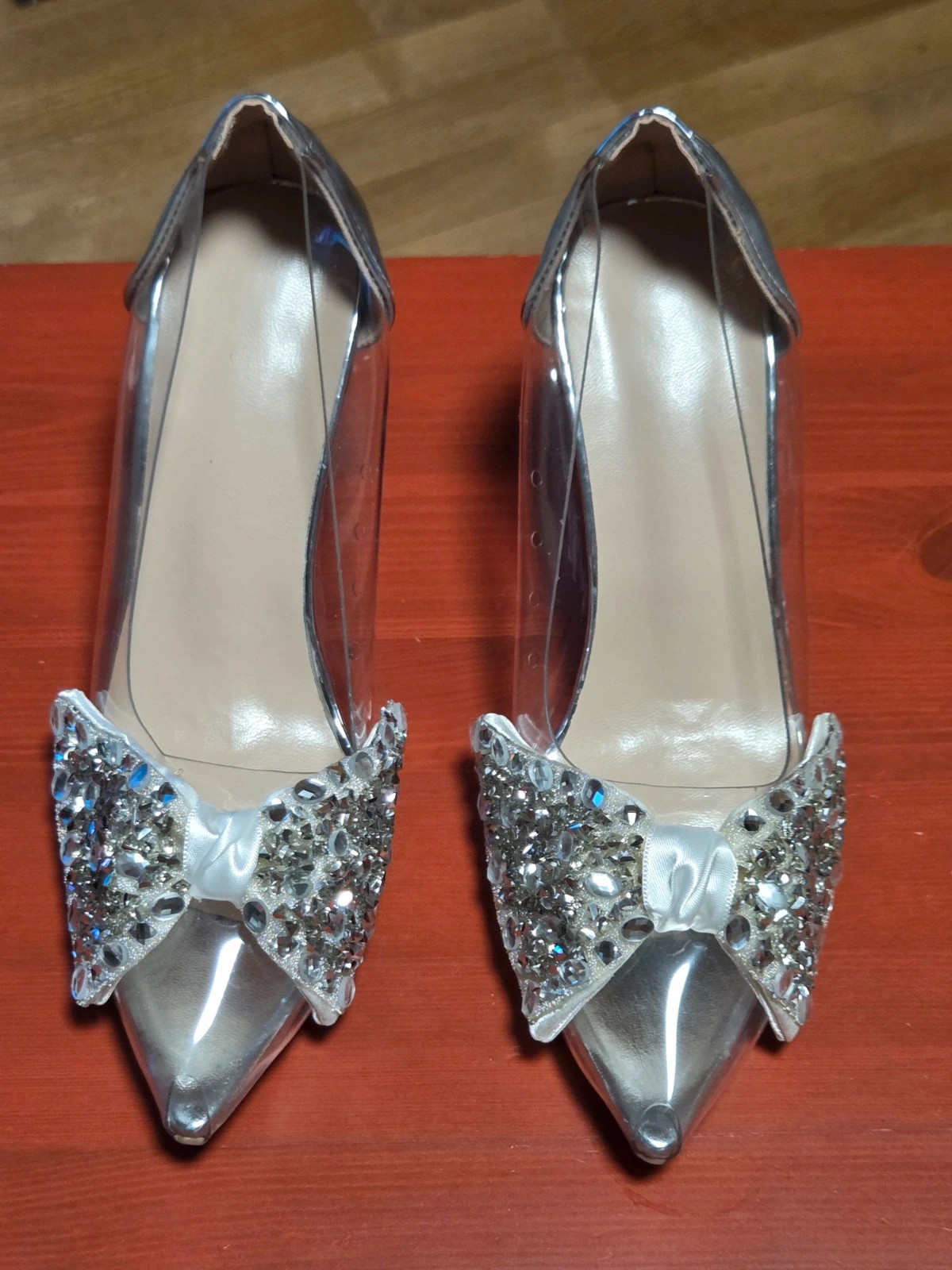 Stilettos Transparentes con Lazo de Cristales (Nuevos) - Talla 34/35 (22 cm)
