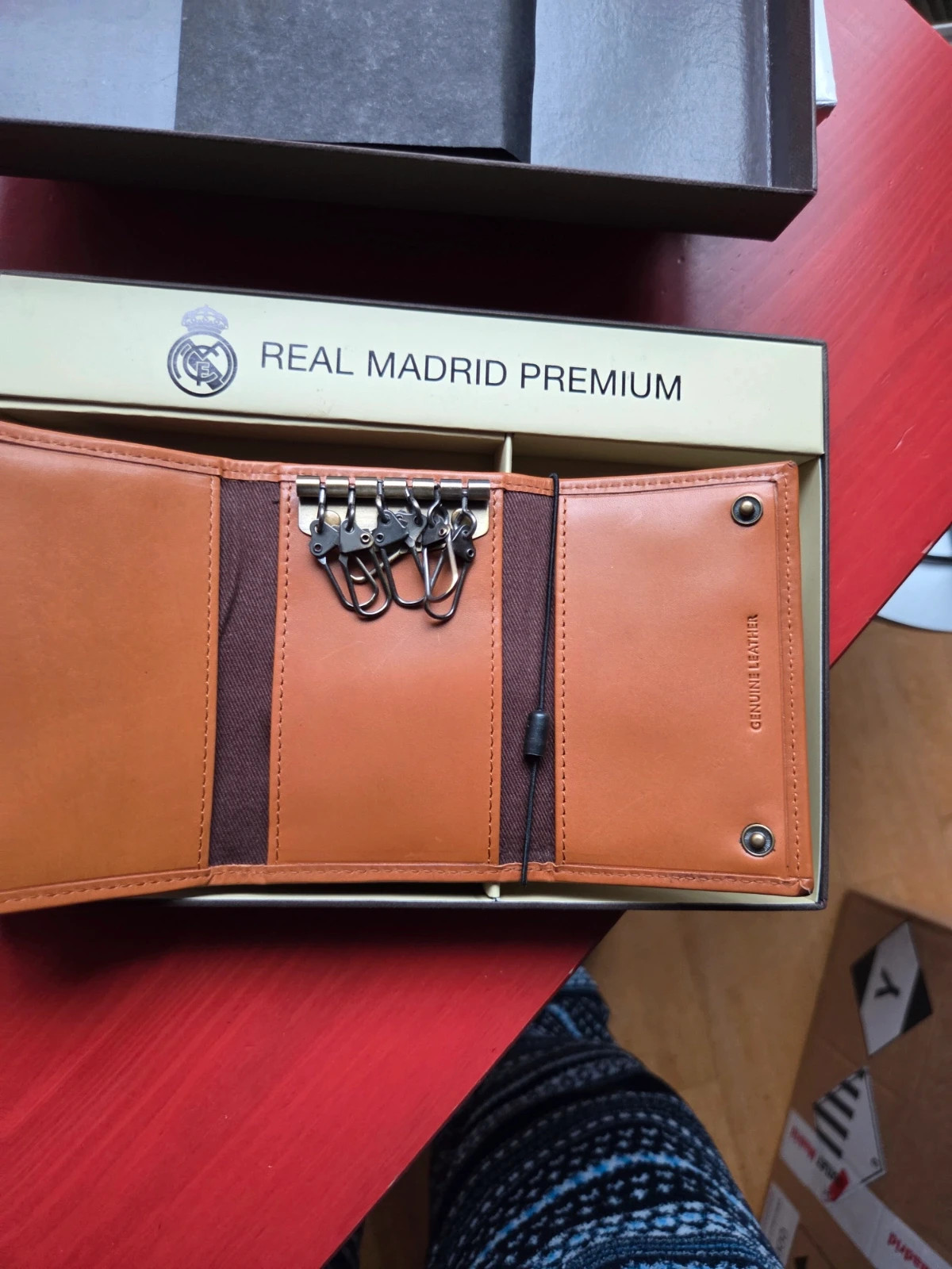 Set Real Madrid Premium: Cartera y Llavero de Piel - Nuevo en Caja – Real 3