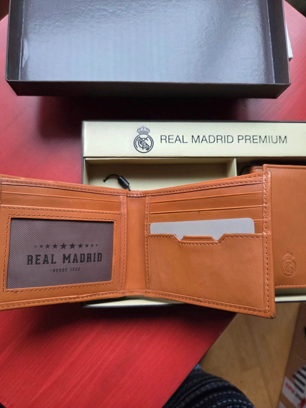 Set Real Madrid Premium: Cartera y Llavero de Piel - Nuevo en Caja – Real 2
