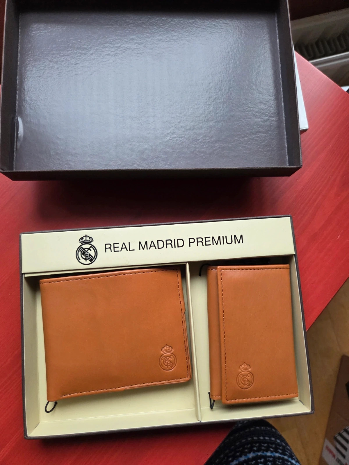 Set Real Madrid Premium: Cartera y Llavero de Piel - Nuevo en Caja – Real