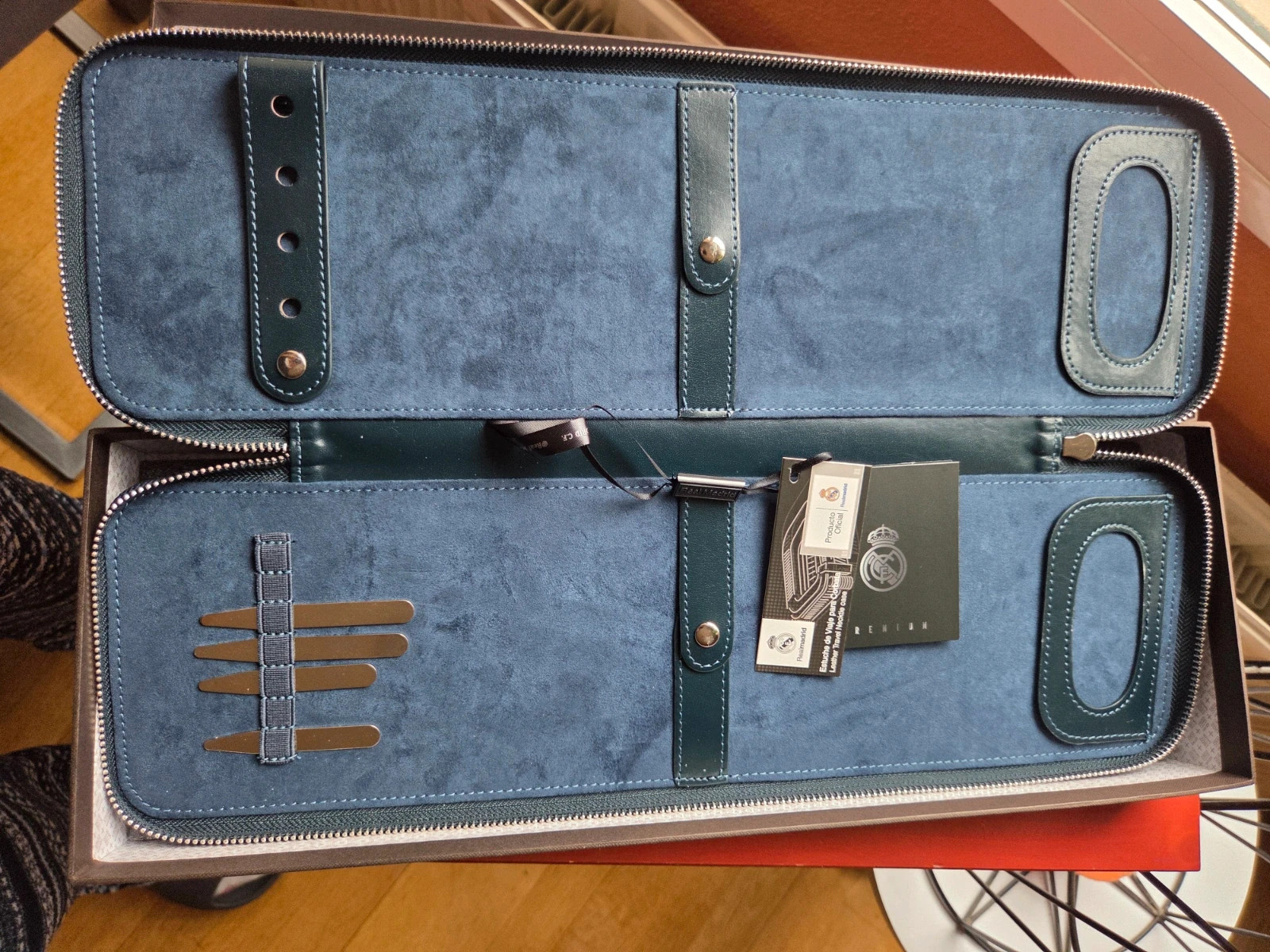 Estuche de viaje para corbatas Real Madrid (Piel oficial) – Real 5