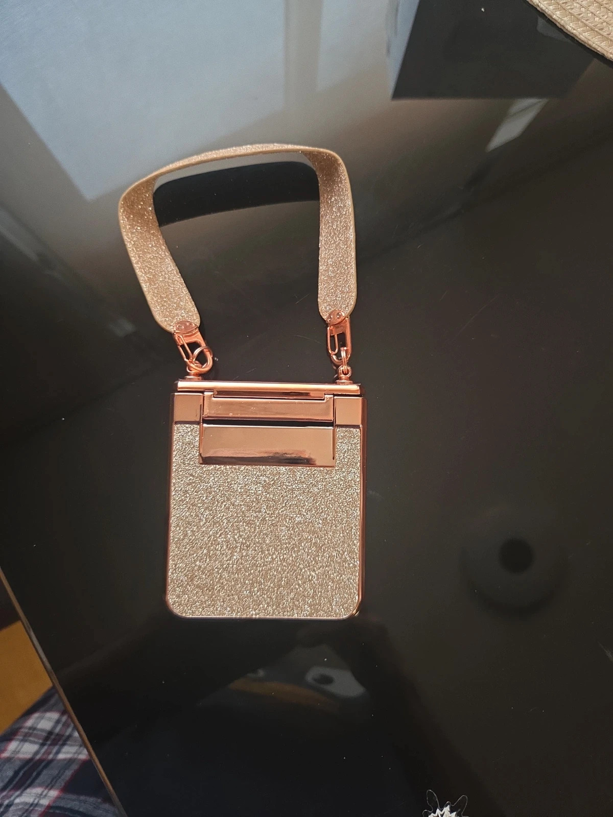 funda de teléfono con purpurina dorada para un Samsung Galaxy Z Flip 5. – Galaxy 4