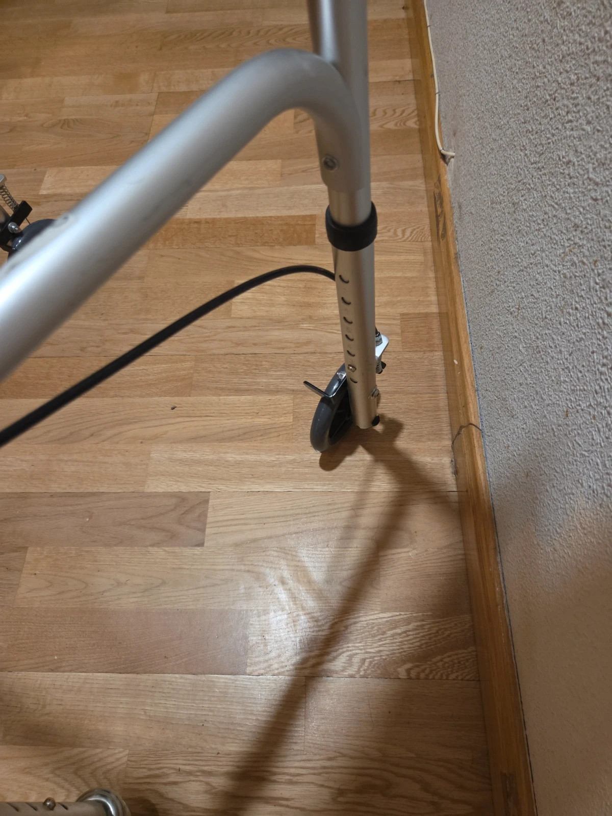 Andador Rollator con Soporte de Antebrazos - Nuevo a Estrenar – El 3