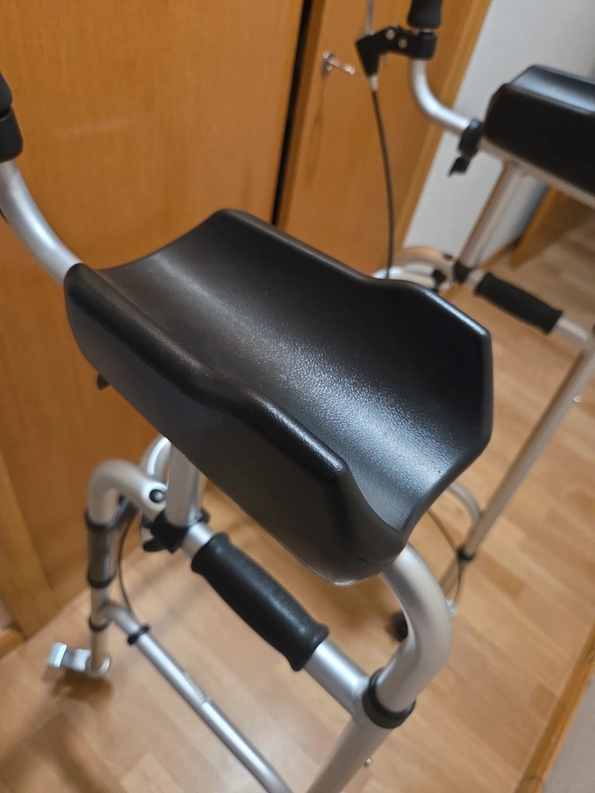 Andador Rollator con Soporte de Antebrazos - Nuevo a Estrenar – El 5