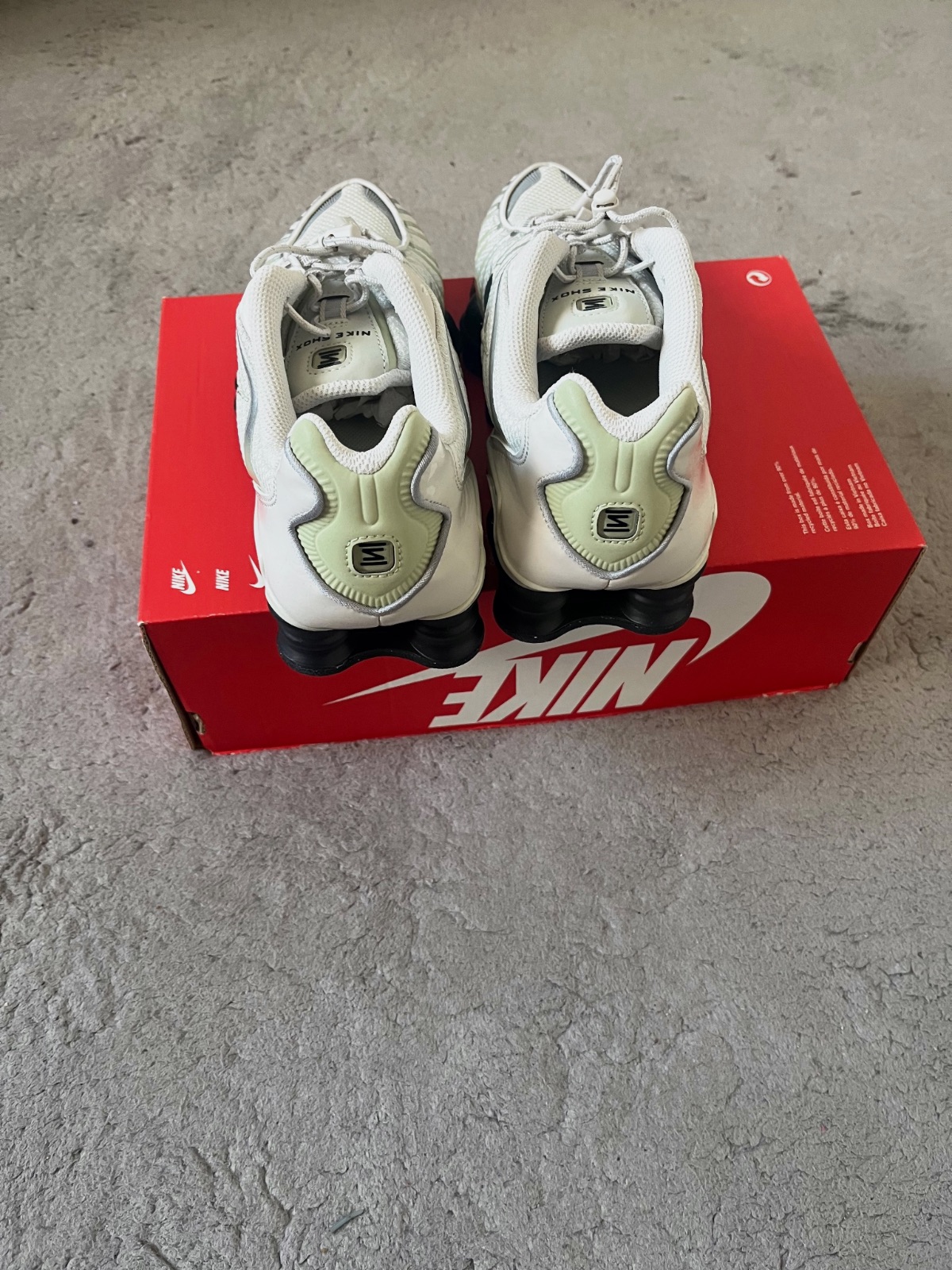 Baskets Nike Shox TL beige et noir – Nike – taille EU 38 2