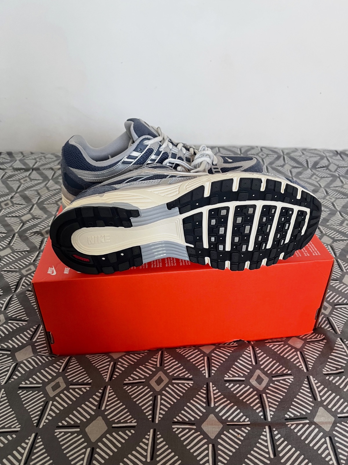Baskets Nike P-6000 taille 40.5 grises et bleues – Nike – taille EU 40 4