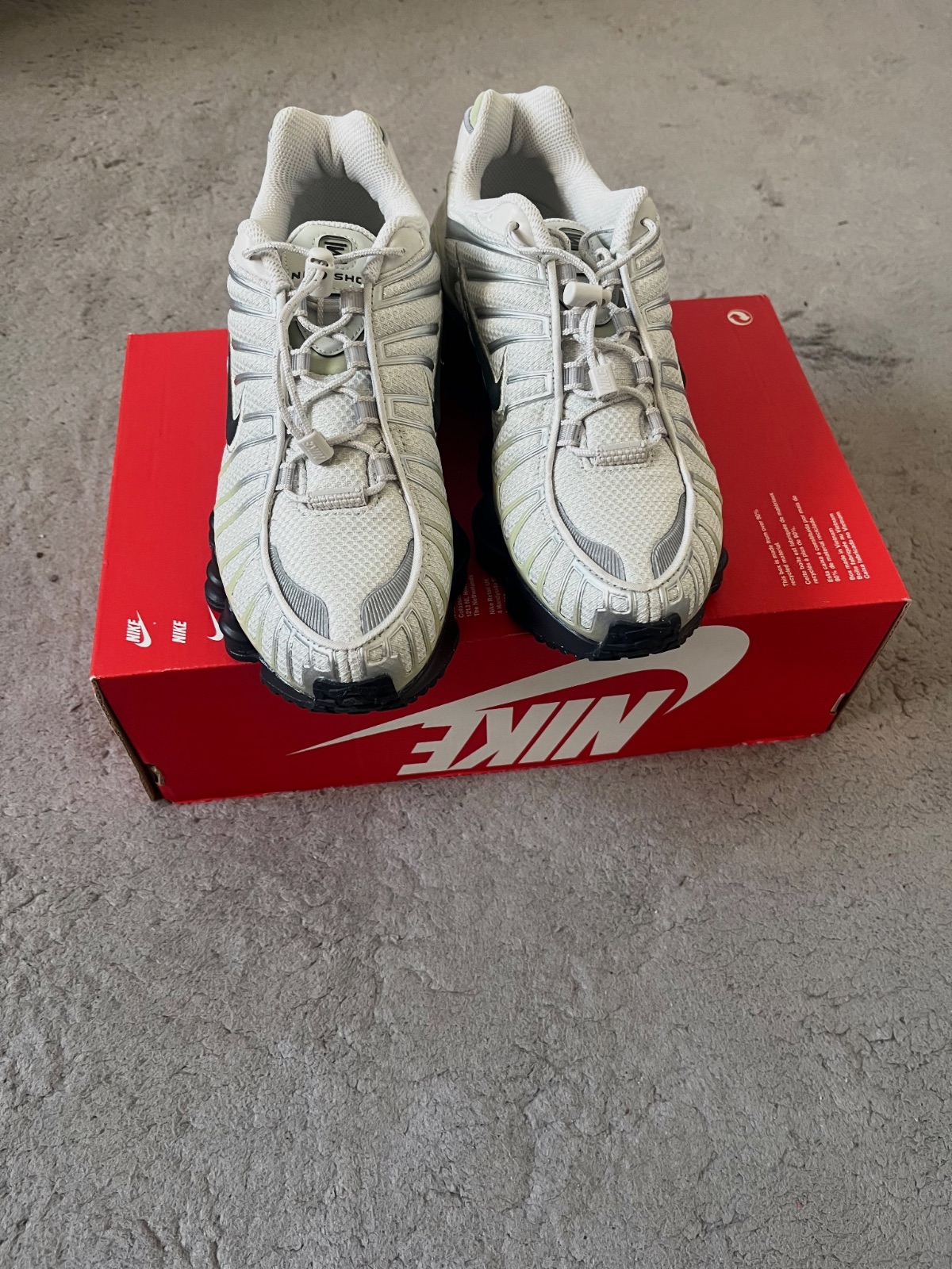 Baskets Nike Shox TL beige et noir – Nike – taille EU 38 3