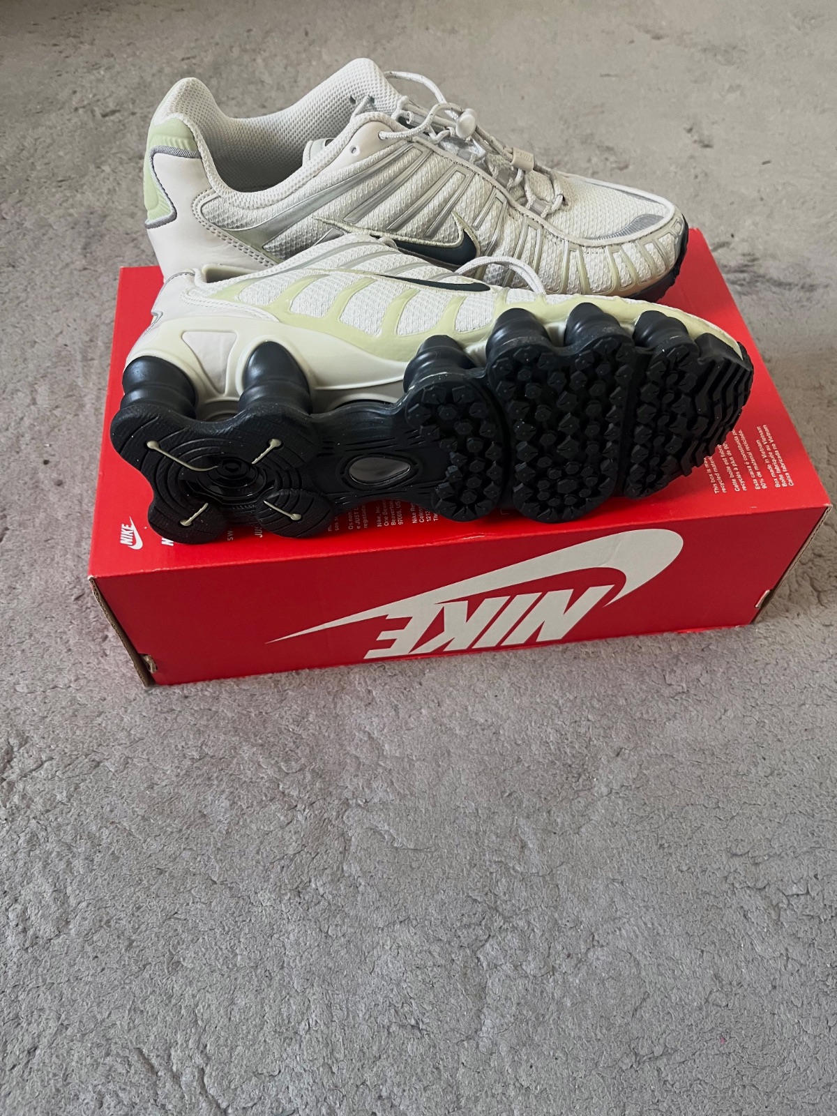Baskets Nike Shox TL beige et noir – Nike – taille EU 38 4