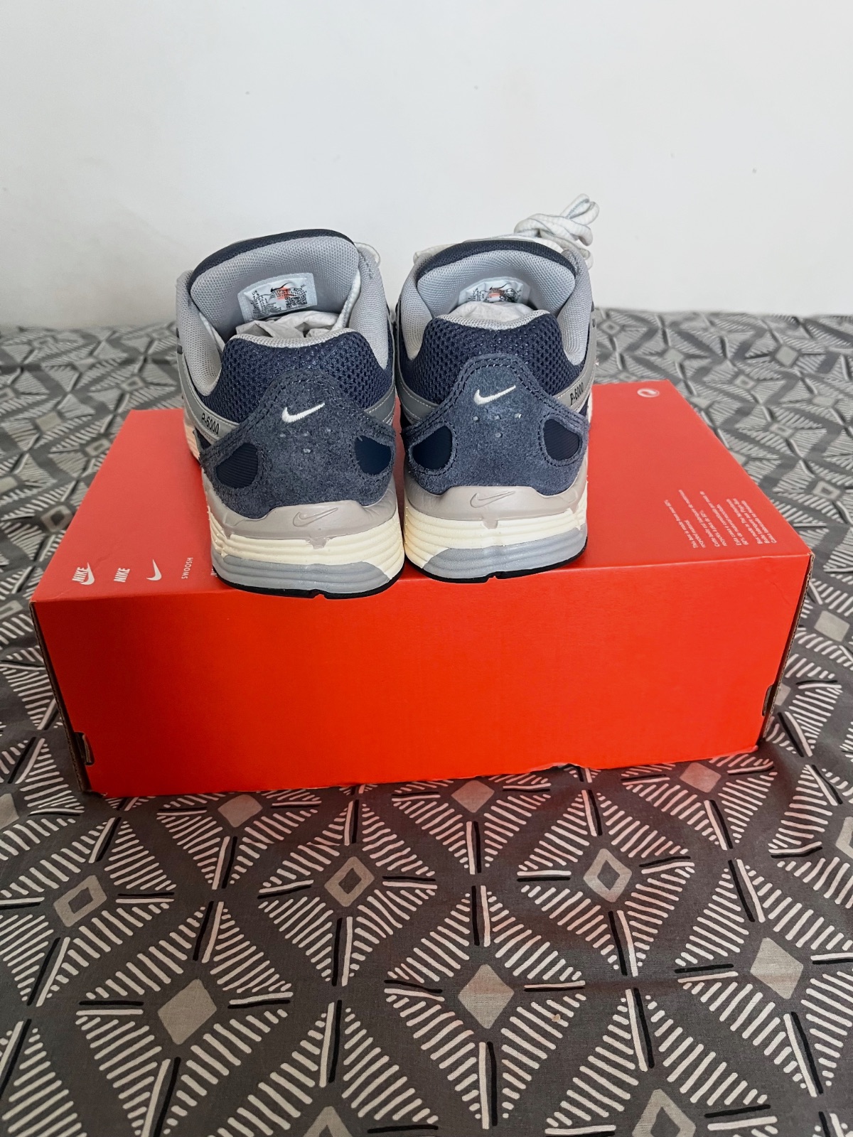 Baskets Nike P-6000 taille 40.5 grises et bleues – Nike – taille EU 40 2