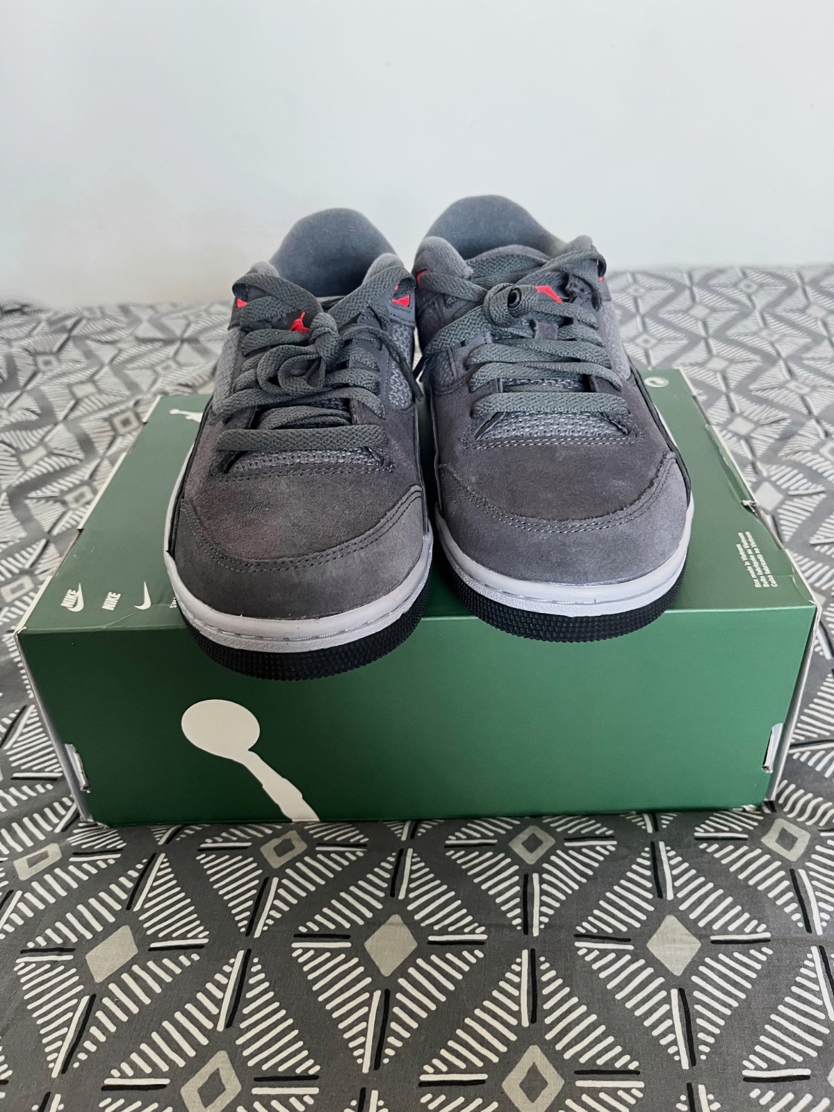 Baskets Jordan Flight Remix grises et rouges – Jordan – taille EU 41 3