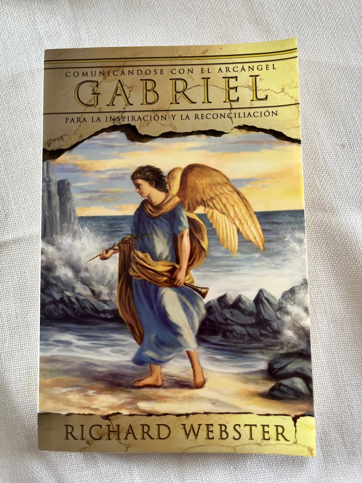 Libro comunicándose con el arcángel Gabriel