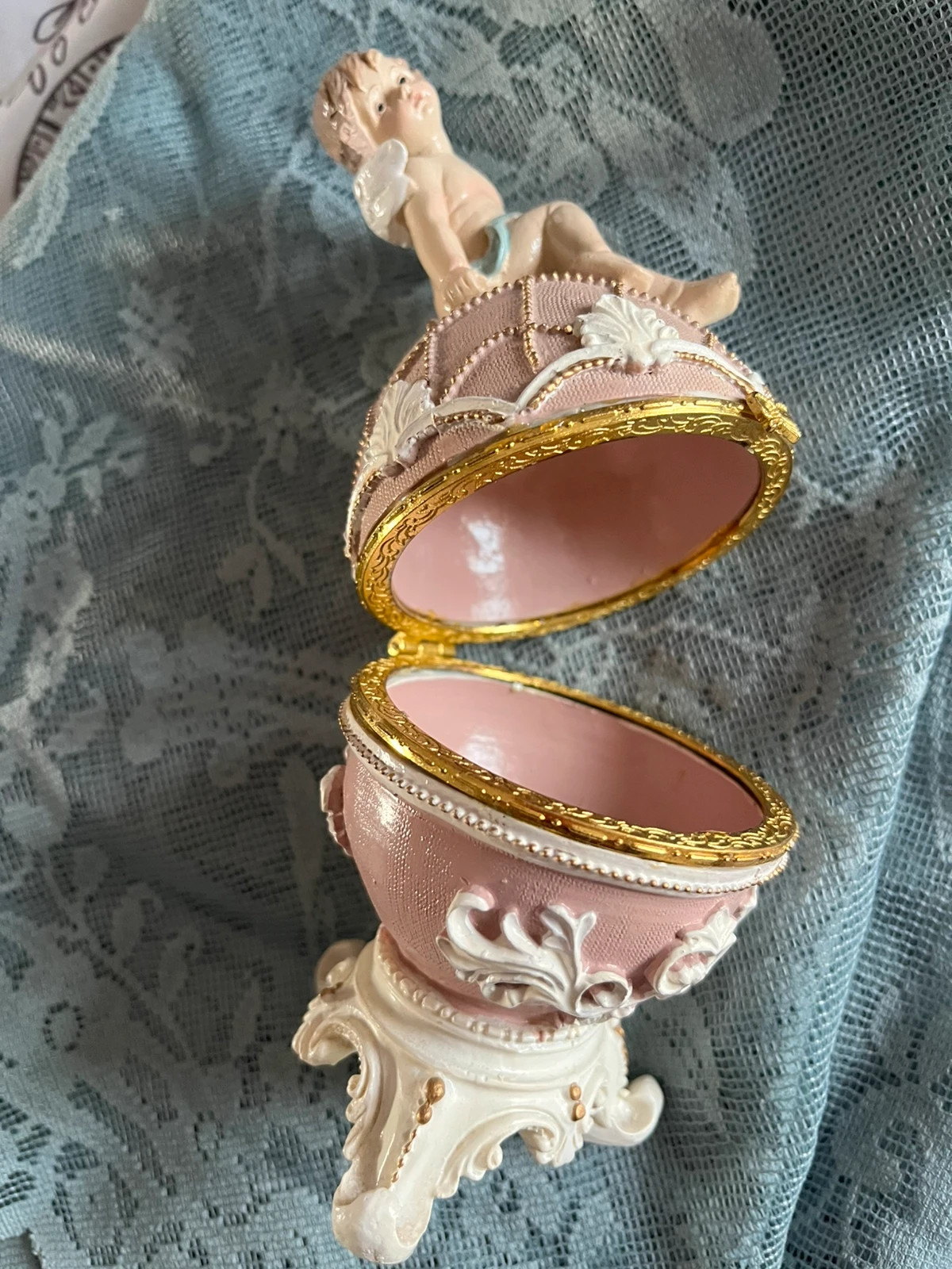 Huevo decorativo con ángel – No Label 4
