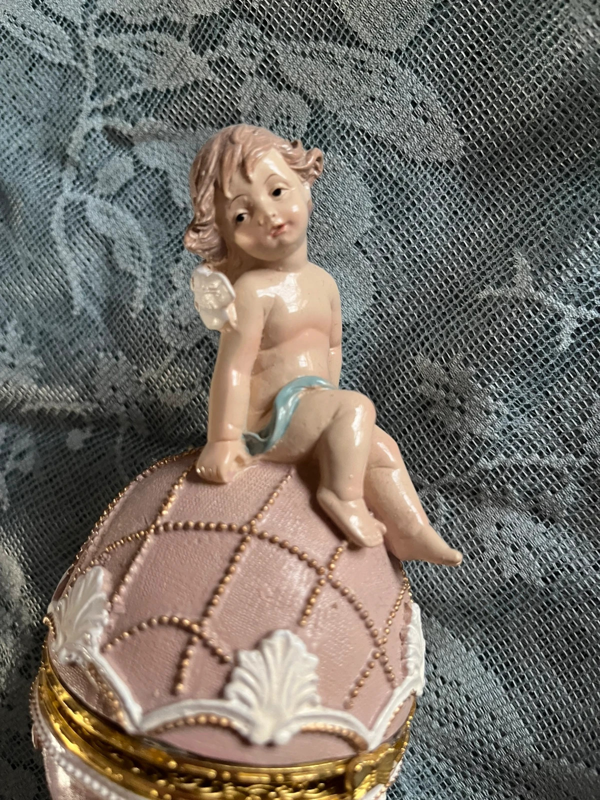 Huevo decorativo con ángel – No Label 3