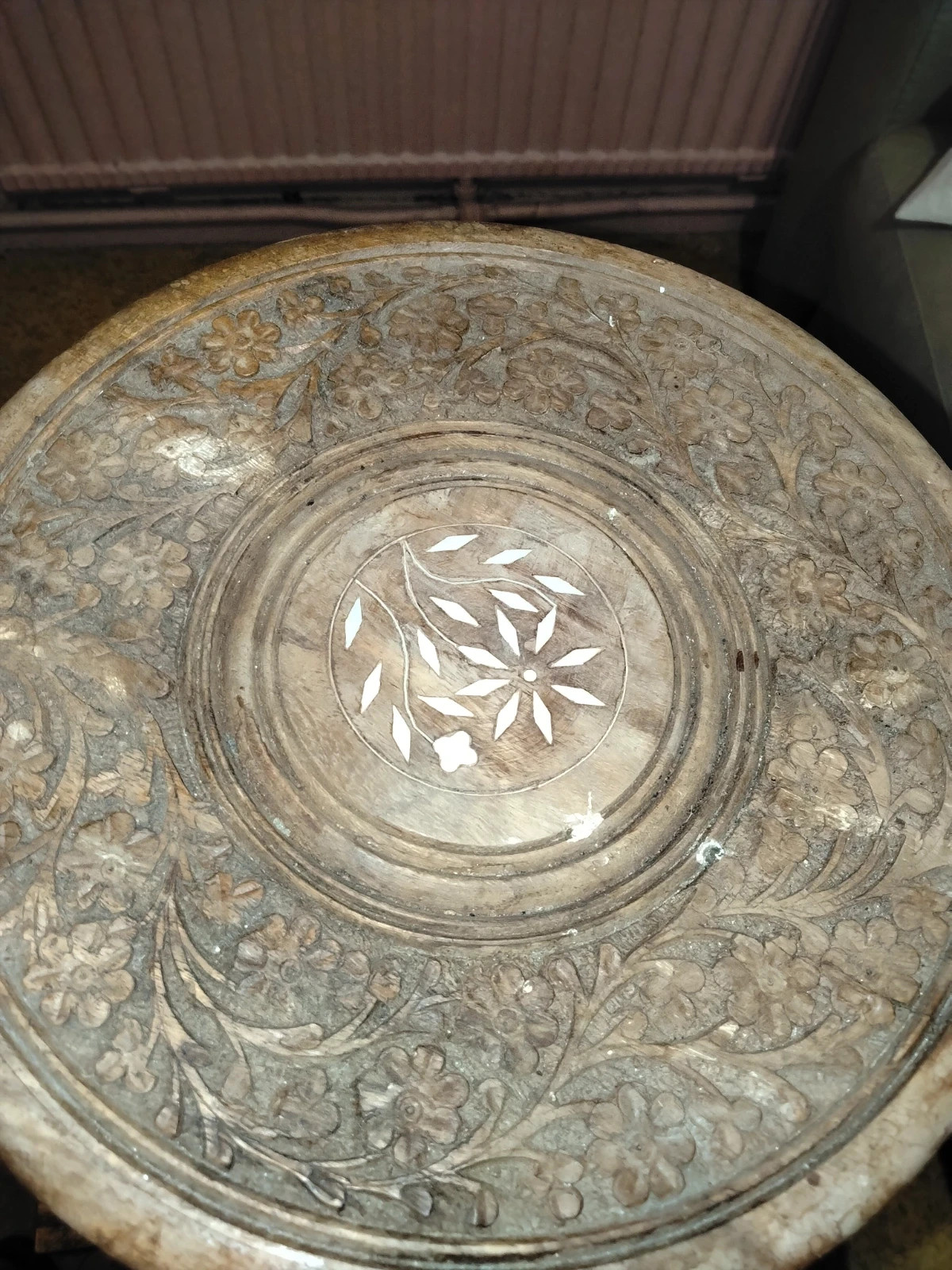 Petite table d'appoint bois sculpté indien vintage 3