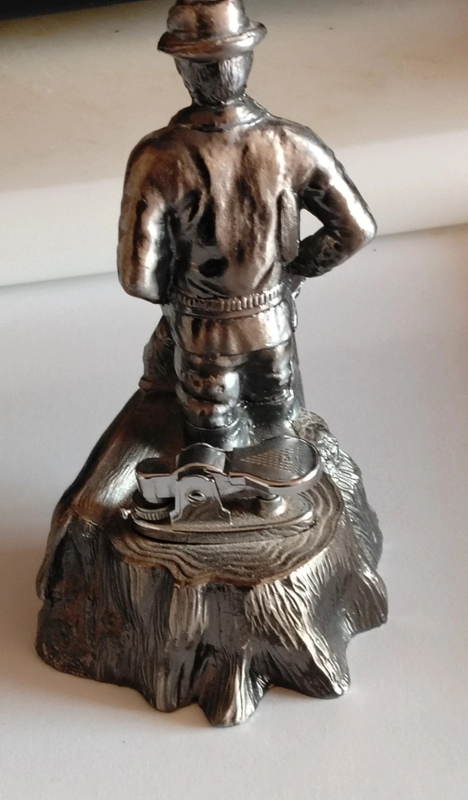 Lot de 2 statuettes vintage – Le Baiser de Rodin & Chasseur en métal 3