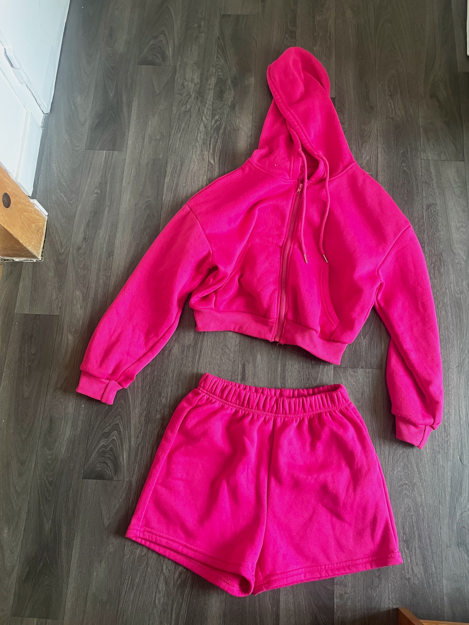 Ensemble SHEIN rose fuchsia sweat zippé et short taille S – Shein – taille S