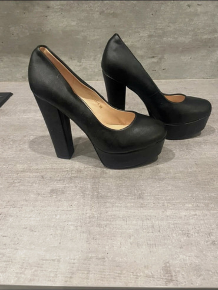Escarpins noirs à plateau et talons hauts – Autre – taille EU 38
