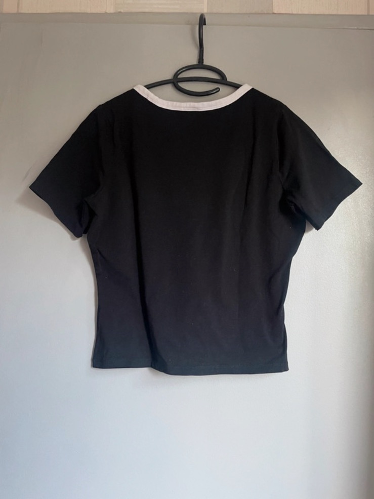 T-shirt noir Pimkie à liseré blanc et cœur – Taille S – Pimkie – taille S 3